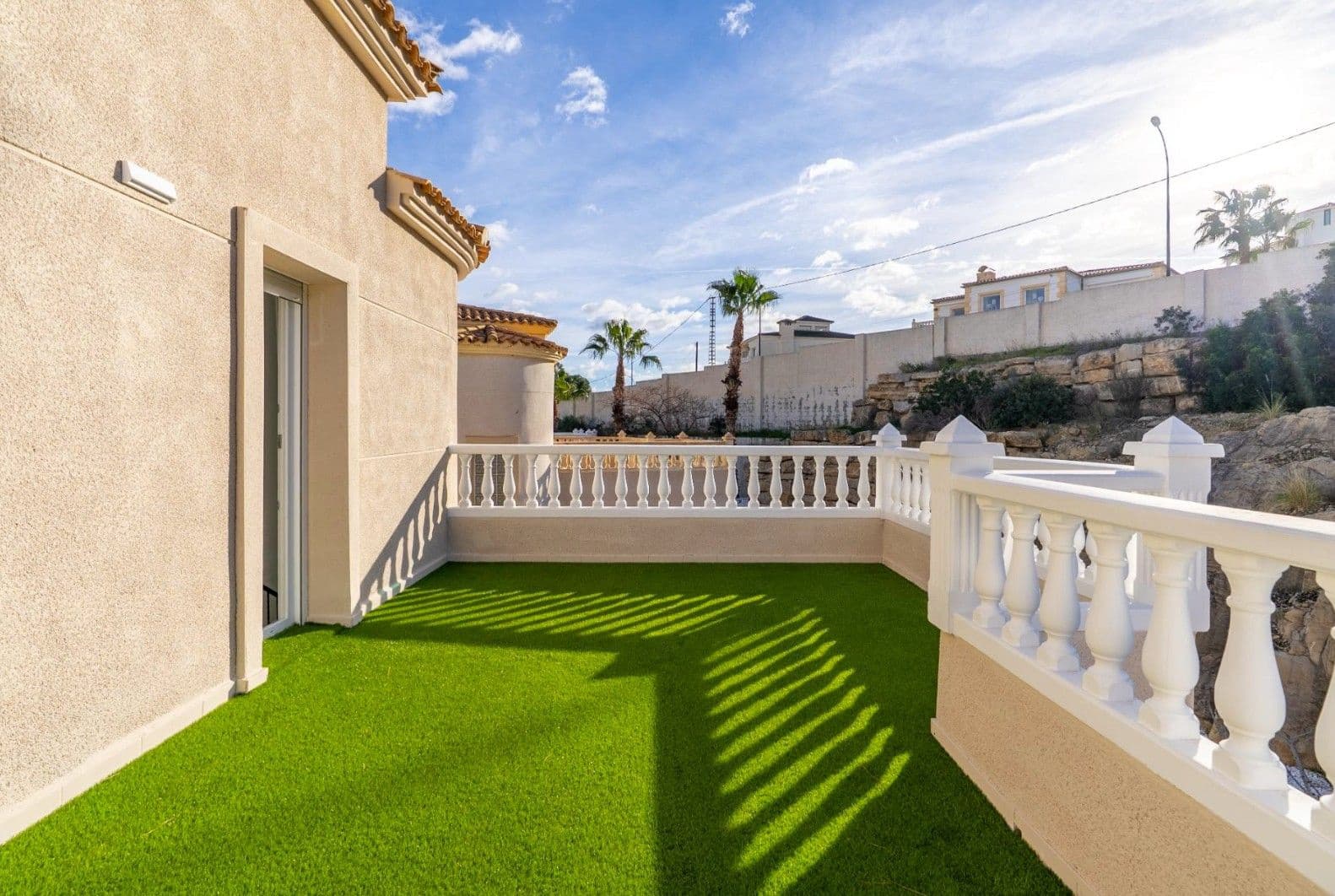 3 bedroom Villa for sale in El Campello with garage - € 549,500 (Ref: 10009965)