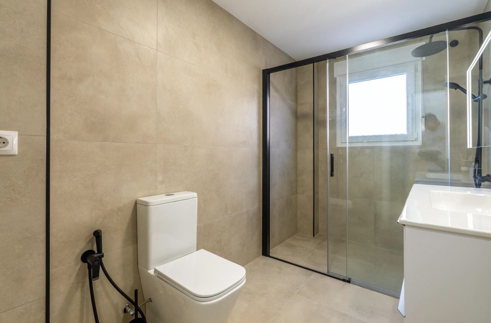 3 bedroom Villa for sale in El Campello with garage - € 549,500 (Ref: 10009965)