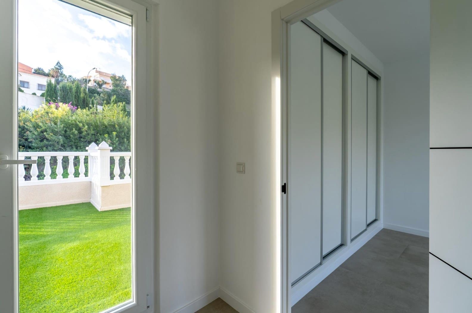 3 bedroom Villa for sale in El Campello with garage - € 549,500 (Ref: 10009965)