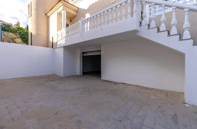 3 bedroom Villa for sale in El Campello with garage - € 549,500 (Ref: 10009965)