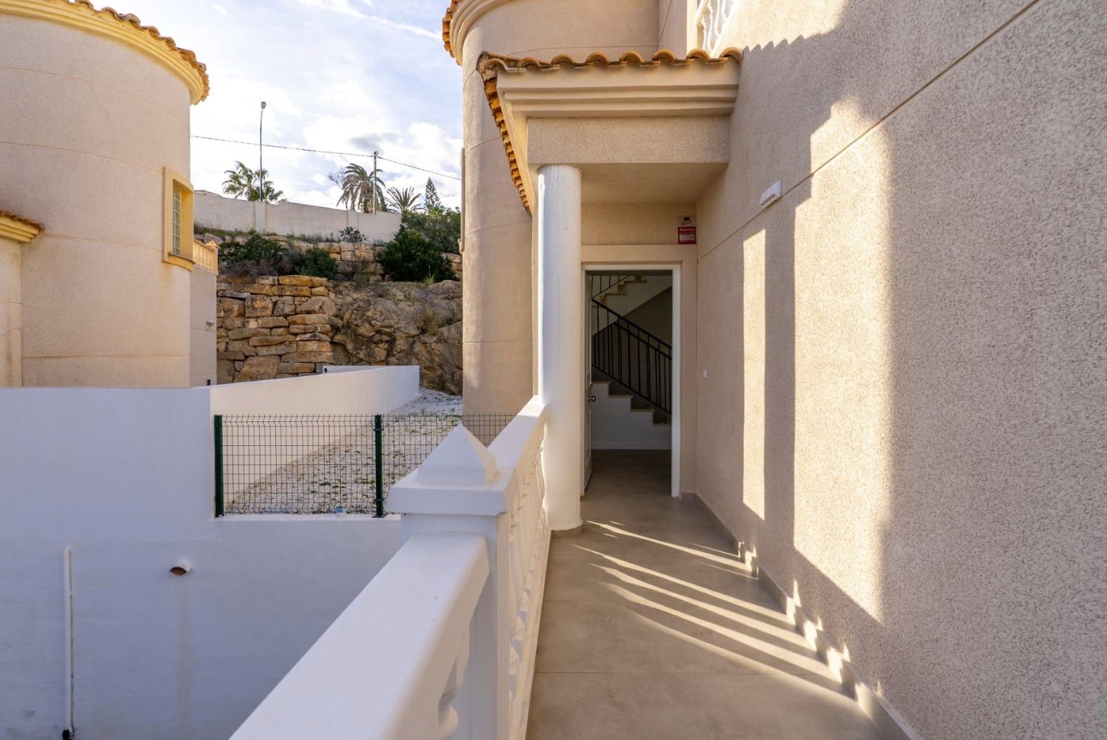 3 bedroom Villa for sale in El Campello with garage - € 549,500 (Ref: 10009965)