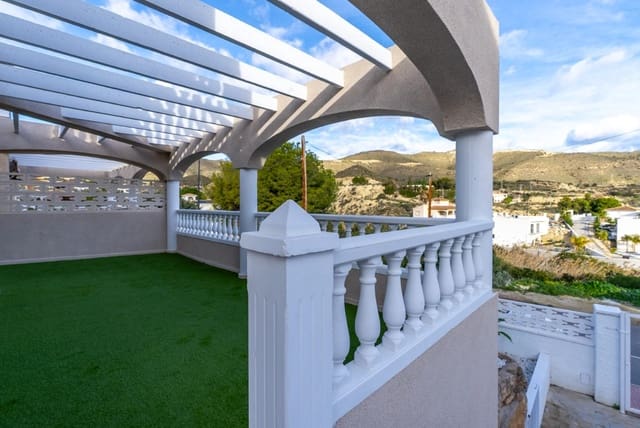 3 bedroom Villa for sale in El Campello with garage - € 549,500 (Ref: 10009965)