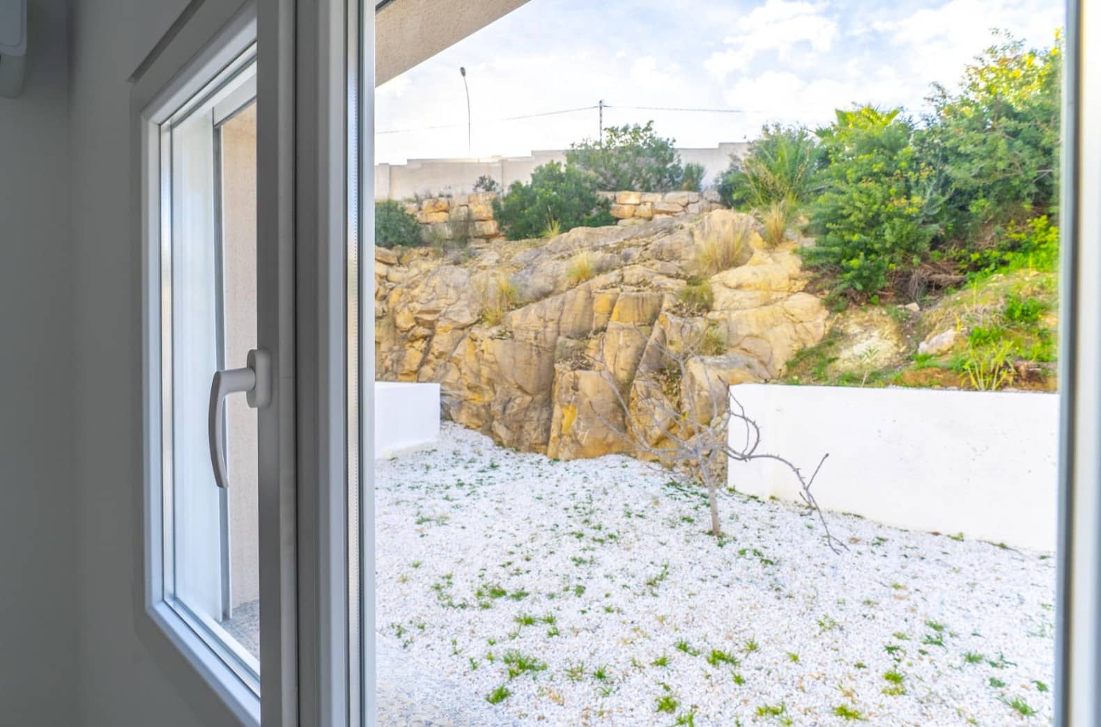3 bedroom Villa for sale in El Campello with garage - € 549,500 (Ref: 10009965)
