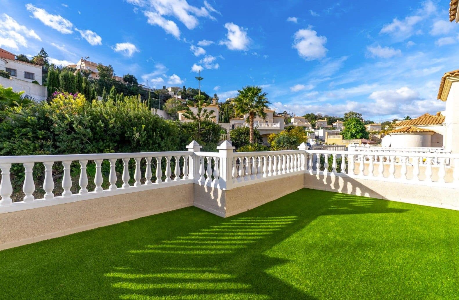3 bedroom Villa for sale in El Campello with garage - € 549,500 (Ref: 10009965)