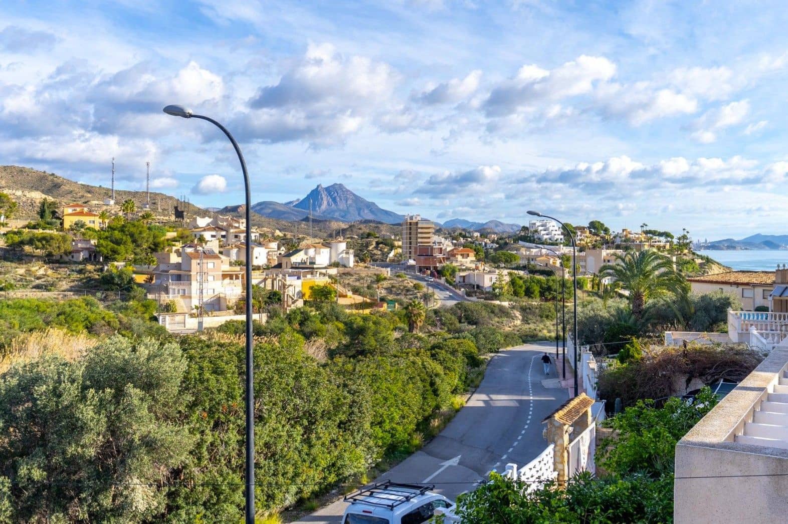 3 bedroom Villa for sale in El Campello with garage - € 549,500 (Ref: 10009965)
