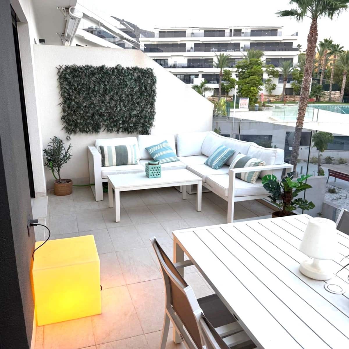 2 Zimmer Apartment zu vermieten in Finestrat mit Pool Garage - 1.800 € (Ref: 10018146)