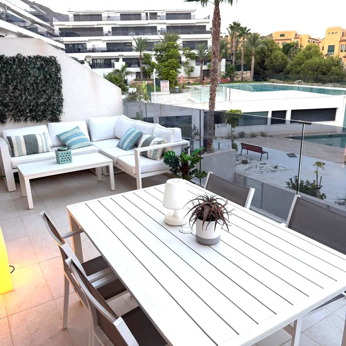 2 Zimmer Apartment zu vermieten in Finestrat mit Pool Garage - 1.800 € (Ref: 10018146)