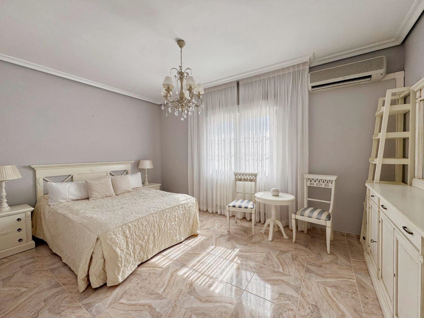 7 bedroom Villa for rent in La Nucia with pool - € 5,300 (Ref: 10028994)