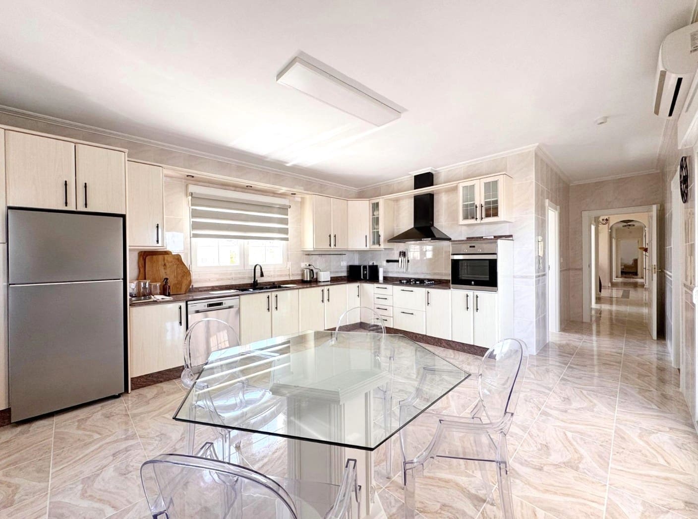 7 bedroom Villa for rent in La Nucia with pool - € 5,300 (Ref: 10028994)