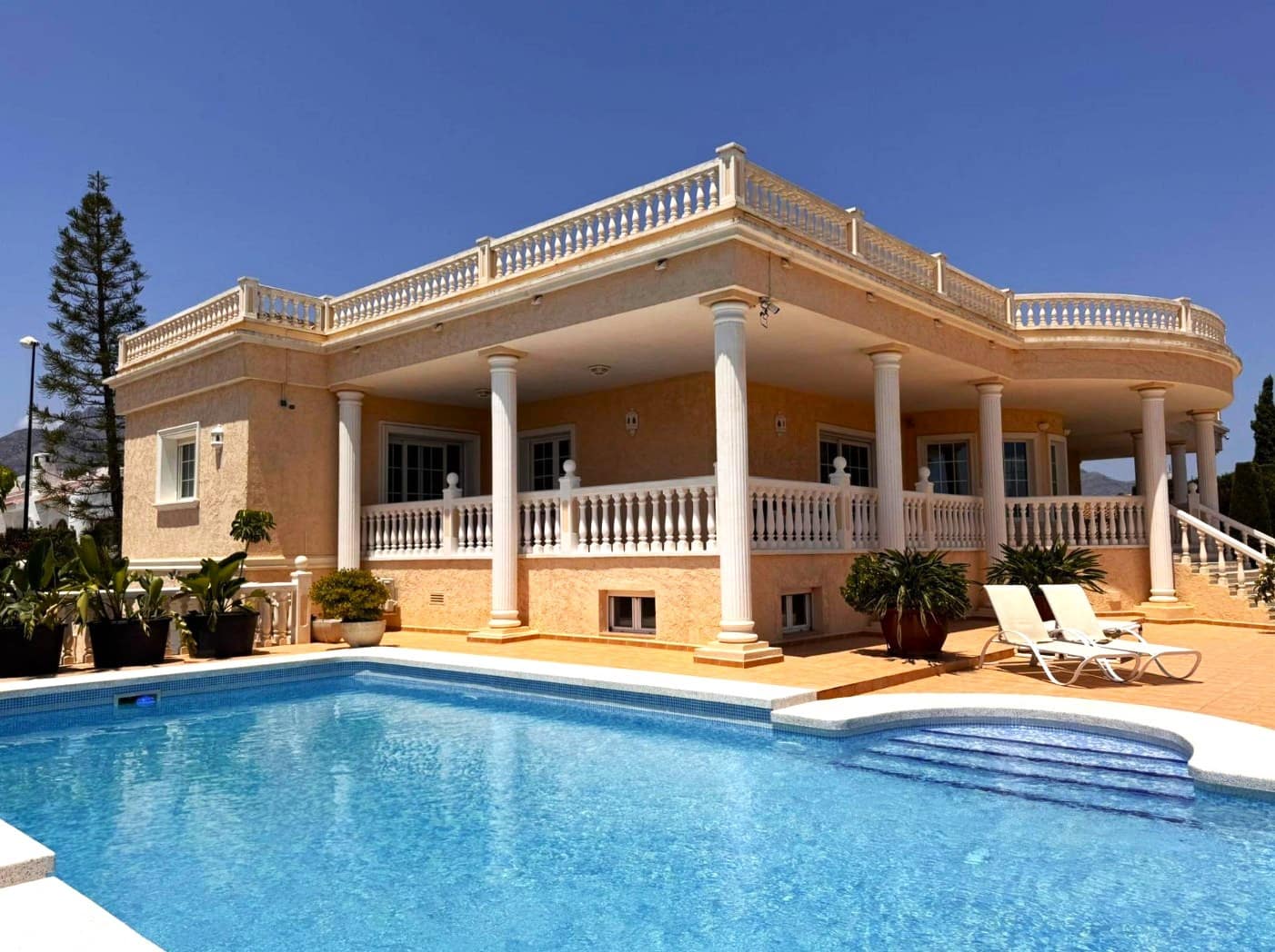 7 bedroom Villa for rent in La Nucia with pool - € 5,300 (Ref: 10028994)