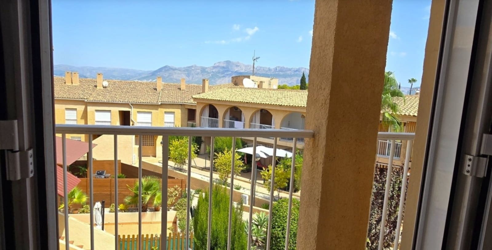 2 Zimmer Reihenhaus zu verkaufen in Albir mit Pool Garage - 355.000 € (Ref: 10033478)