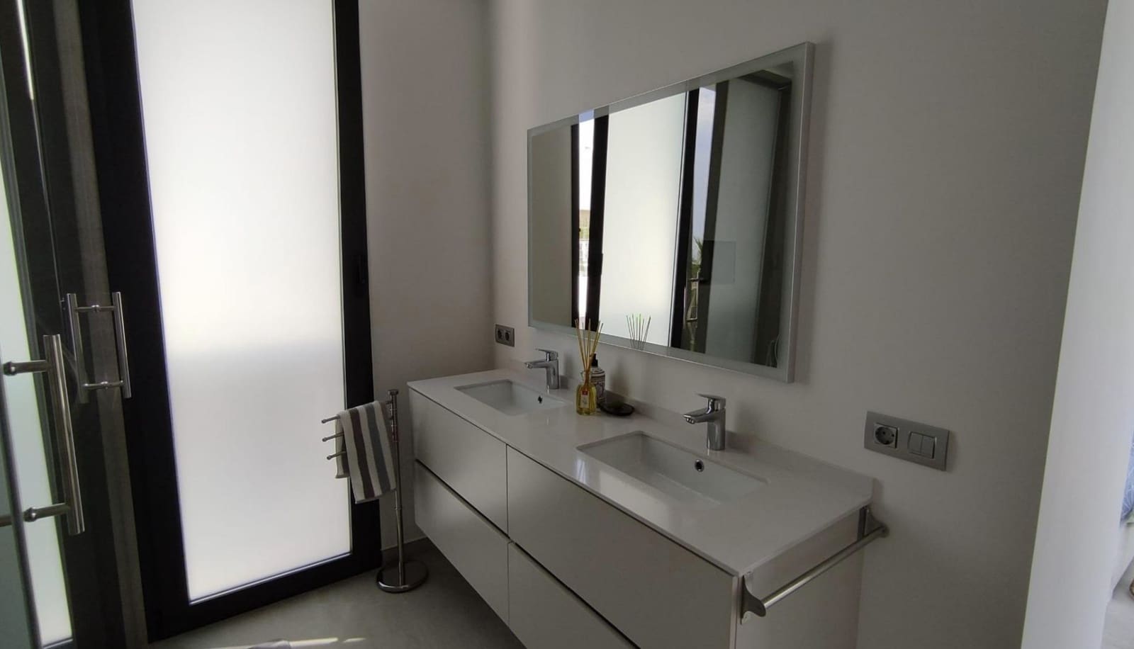3 slaapkamer Villa te huur in Finestrat met zwembad garage - € 3.999 (Ref: 10042159)