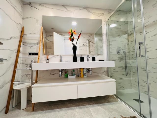 Appartement de 2 chambres à louer à Playa Poniente, Benidorm avec piscine garage - 2 000 € (Ref: 10070181)