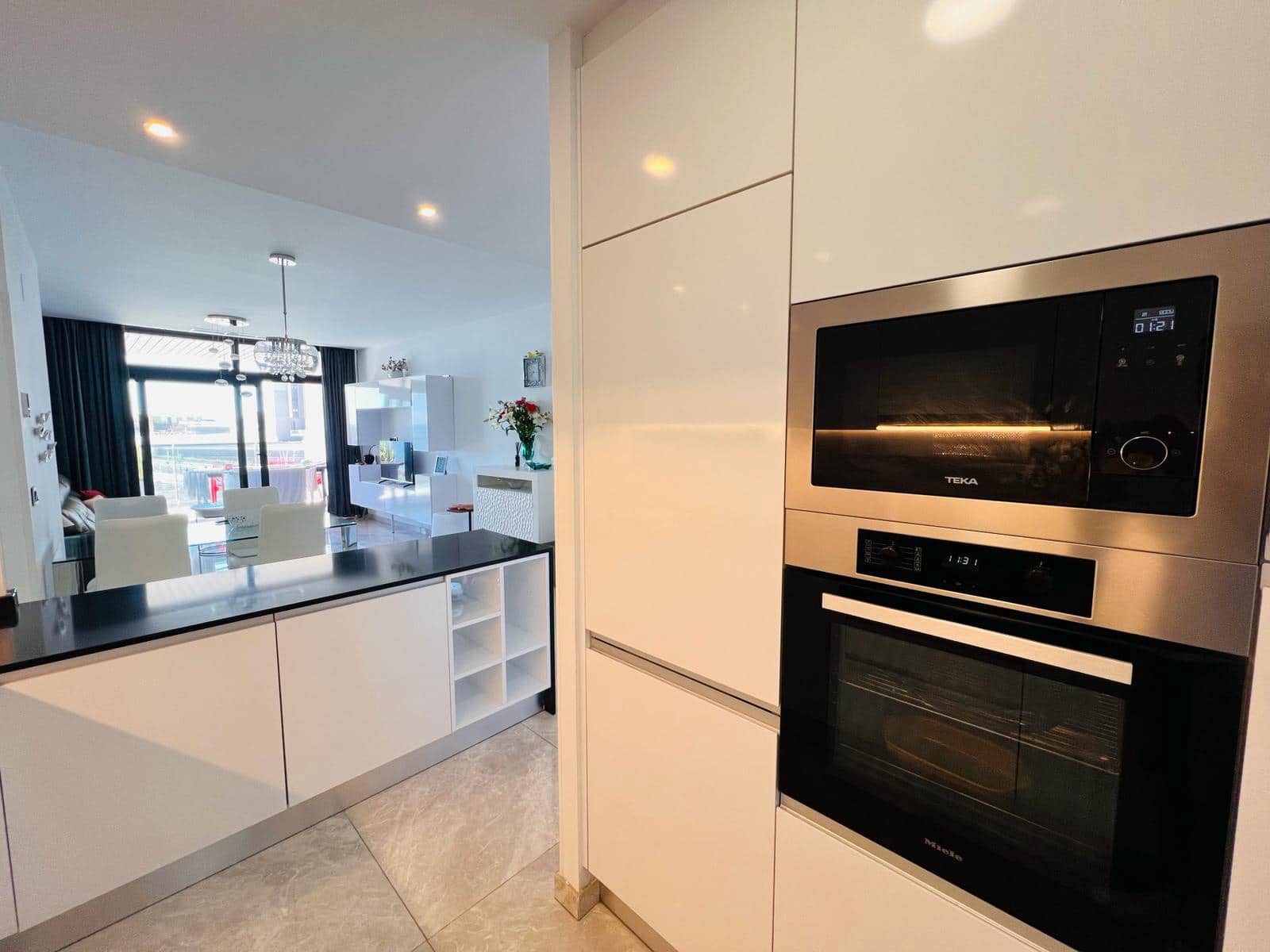 Appartement de 2 chambres à louer à Benidorm avec piscine garage - 2 000 € (Ref: 10070181)