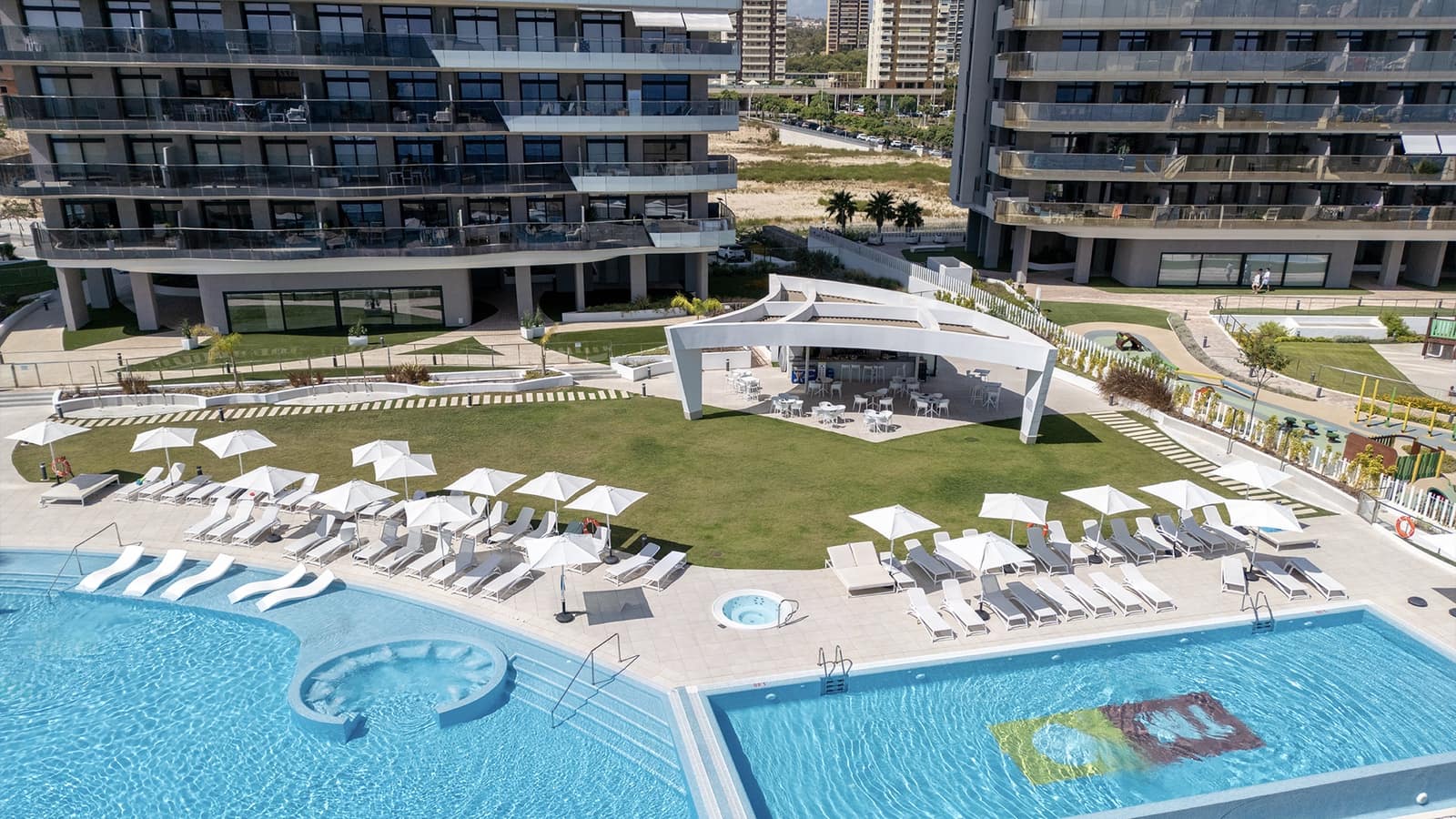2 quarto Apartamento para venda em Benidorm com piscina - 865 000 € (Ref: 10110259)