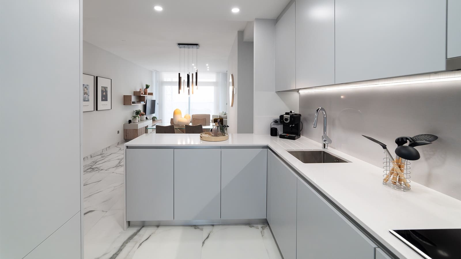 2 quarto Apartamento para venda em Benidorm com piscina - 865 000 € (Ref: 10110259)