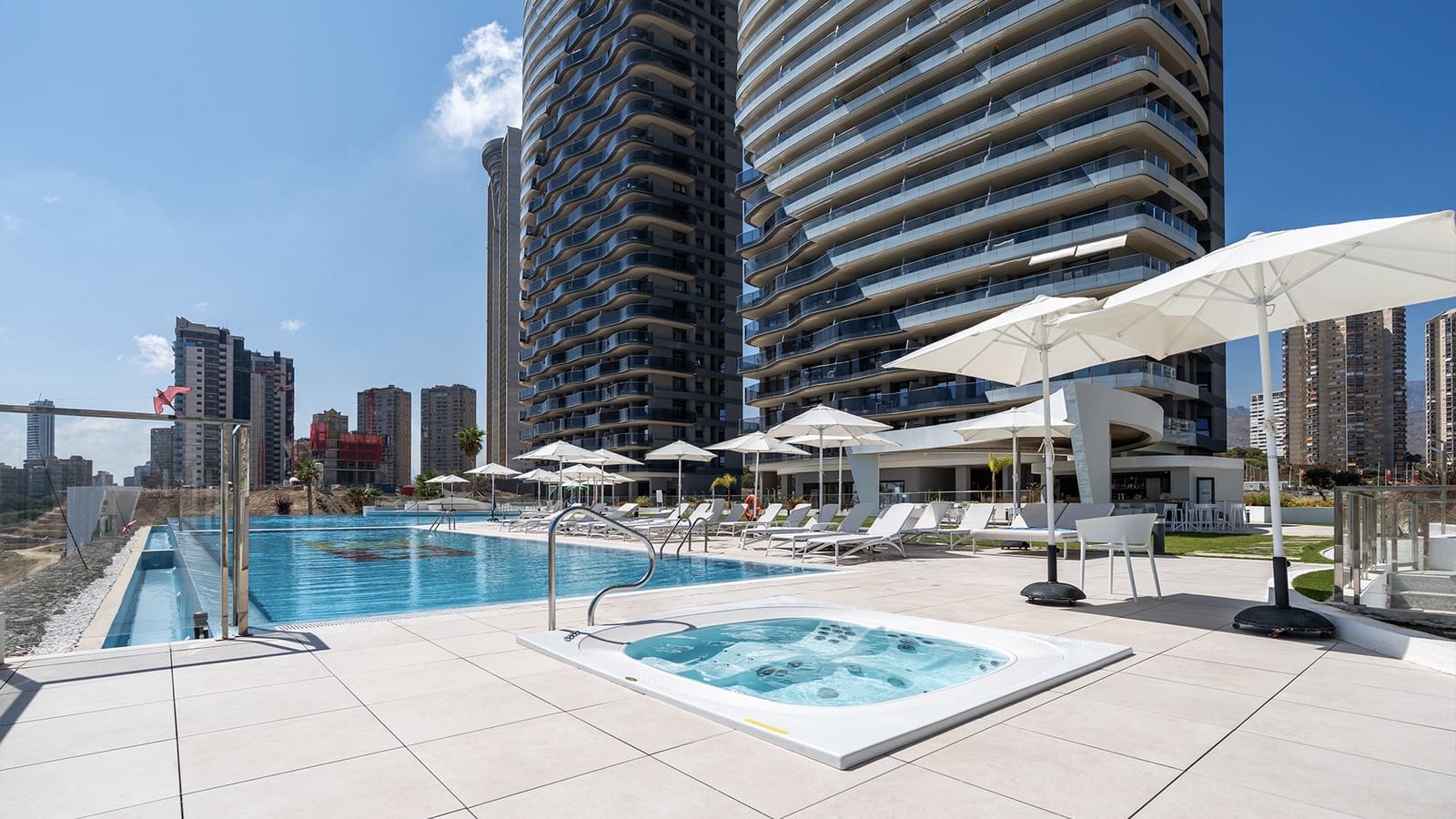 2 quarto Apartamento para venda em Benidorm com piscina - 865 000 € (Ref: 10110259)