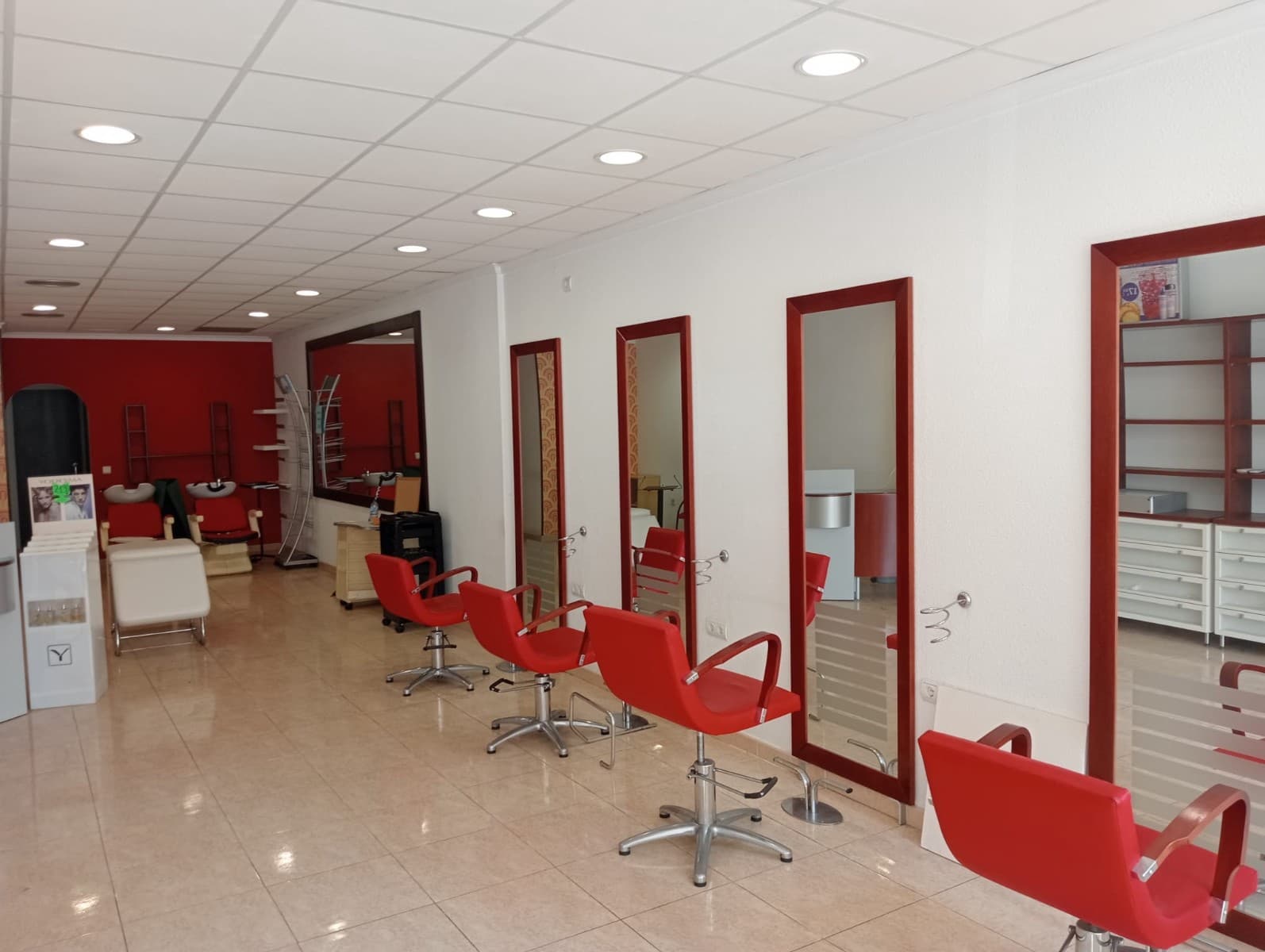 Kommersiell til salgs i Benidorm - € 189 000 (Ref: 10136253)