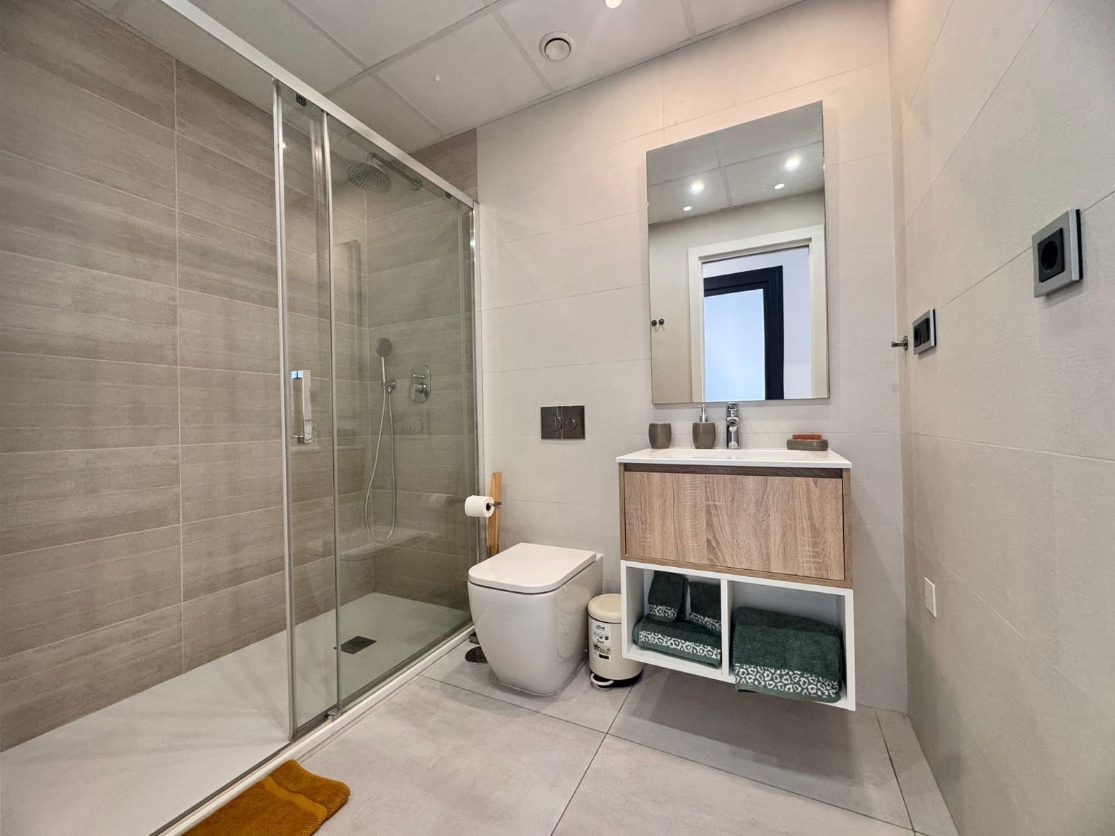 Apartamento de 3 habitaciones en Benidorm en venta con piscina garaje - 780.000 € (Ref: 10162489)