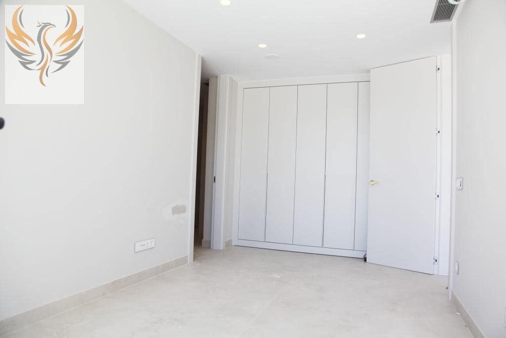 3 chambre Appartement à vendre à Benidorm avec piscine garage - 1 650 000 € (Ref: 8373034)