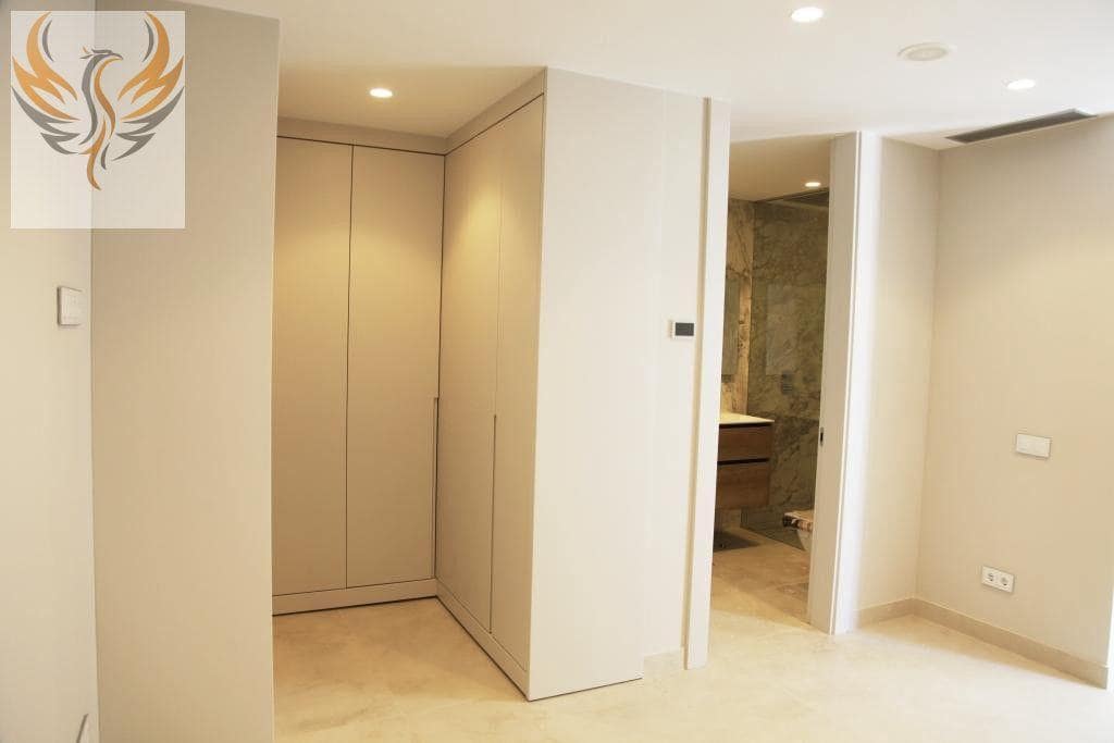 3 chambre Appartement à vendre à Benidorm avec piscine garage - 1 650 000 € (Ref: 8373034)