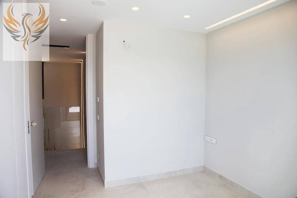 3 chambre Appartement à vendre à Benidorm avec piscine garage - 1 650 000 € (Ref: 8373034)