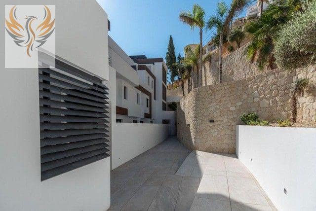 3 chambre Appartement à vendre à Benidorm avec piscine garage - 1 650 000 € (Ref: 8373034)