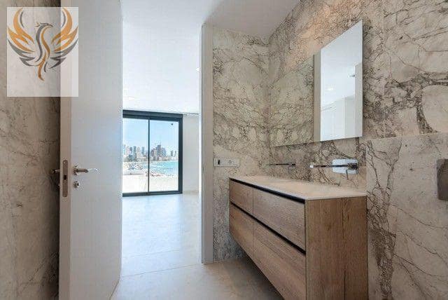 3 chambre Appartement à vendre à Benidorm avec piscine garage - 1 650 000 € (Ref: 8373034)