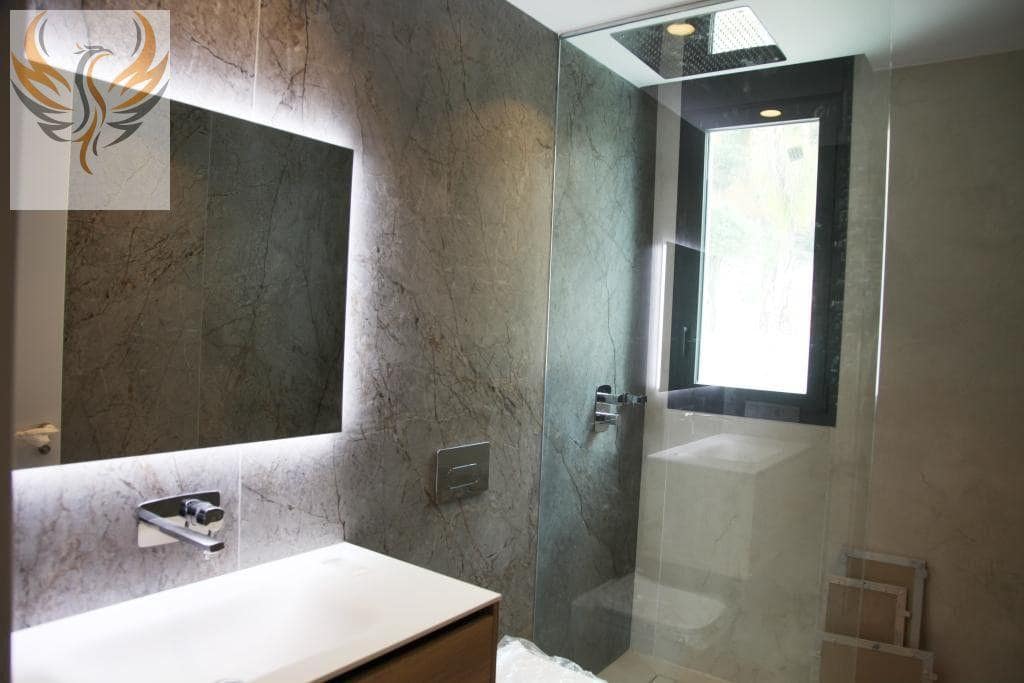 3 chambre Appartement à vendre à Benidorm avec piscine garage - 1 650 000 € (Ref: 8373034)