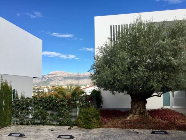 Villa/Maison de 4 chambres à louer à Albir, Alfaz del Pi / L'Alfàs del Pi avec piscine garage - 2 600 € (Ref: 8392911)