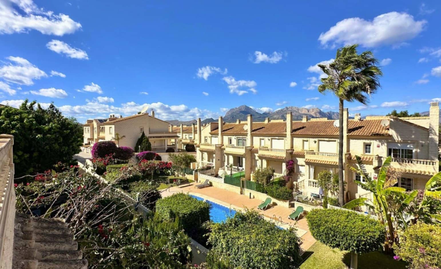 5 soveværelse Rækkehus til salg i Albir med swimmingpool garage - € 450.000 (Ref: 8398069)