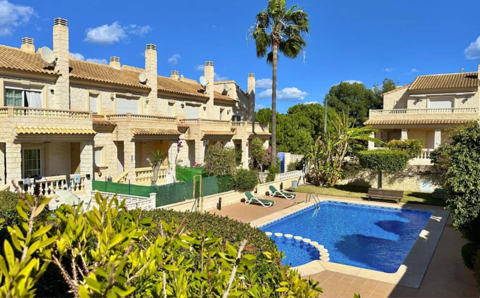 5 soveværelse Rækkehus til salg i Albir med swimmingpool garage - € 450.000 (Ref: 8398069)