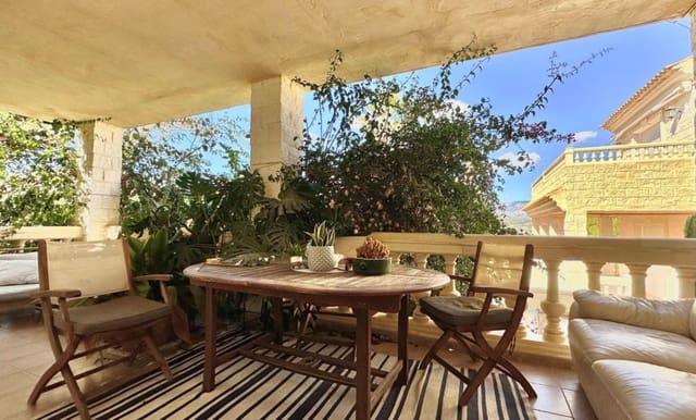 5 makuuhuone Rivitalo myytävänä paikassa Albir, Alfaz del Pi / L'Alfàs del Pi mukana uima-altaan 
autotalli - 450 000 € (Ref: 8398069)