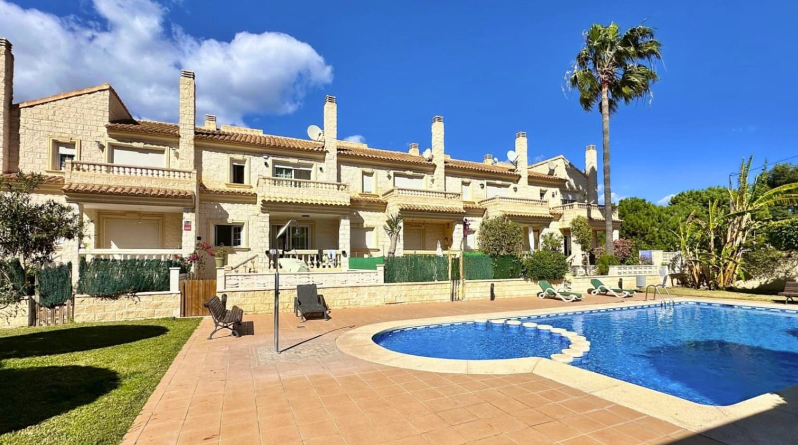 5 soveværelse Rækkehus til salg i Albir med swimmingpool garage - € 450.000 (Ref: 8398069)