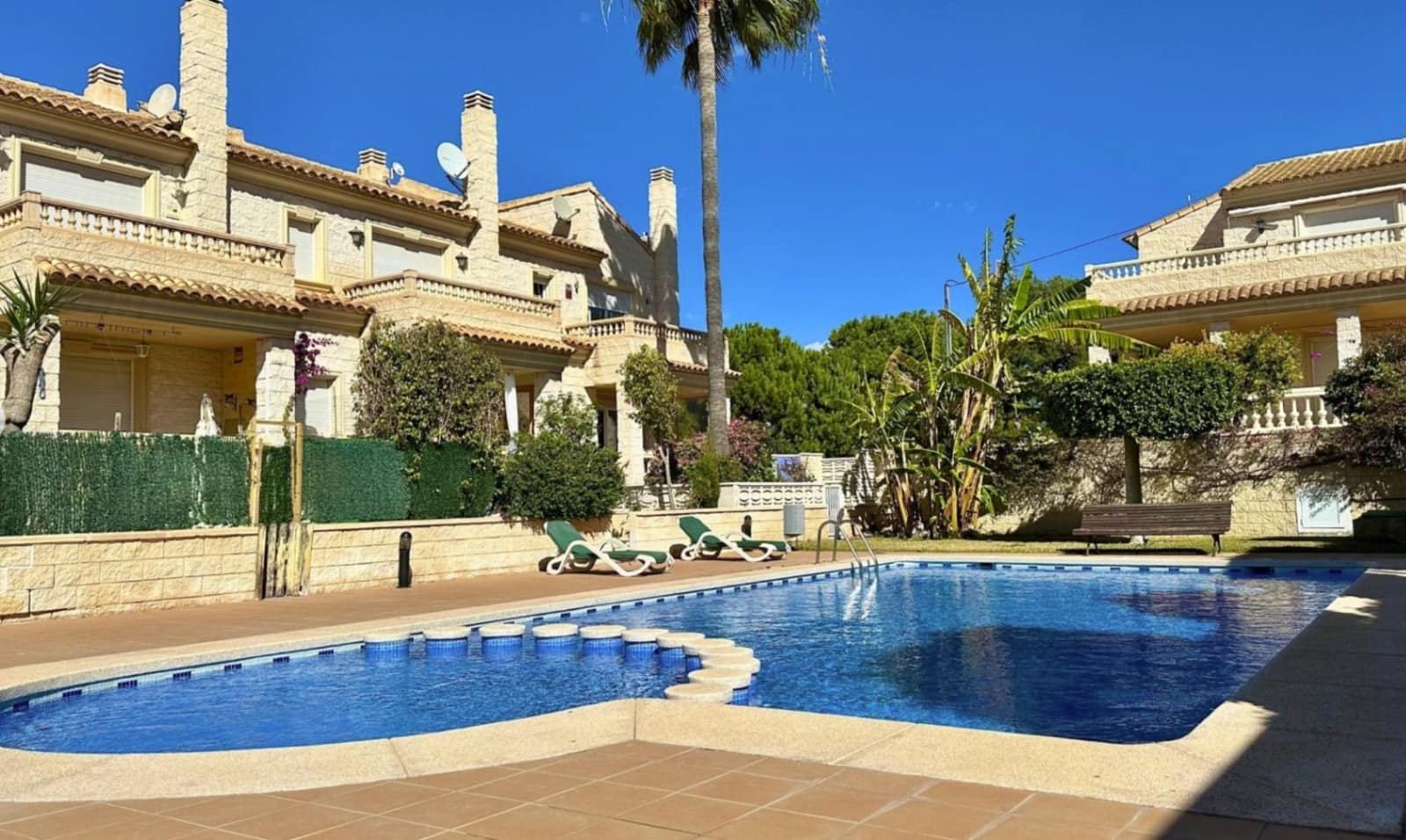 5 soveværelse Rækkehus til salg i Albir med swimmingpool garage - € 450.000 (Ref: 8398069)