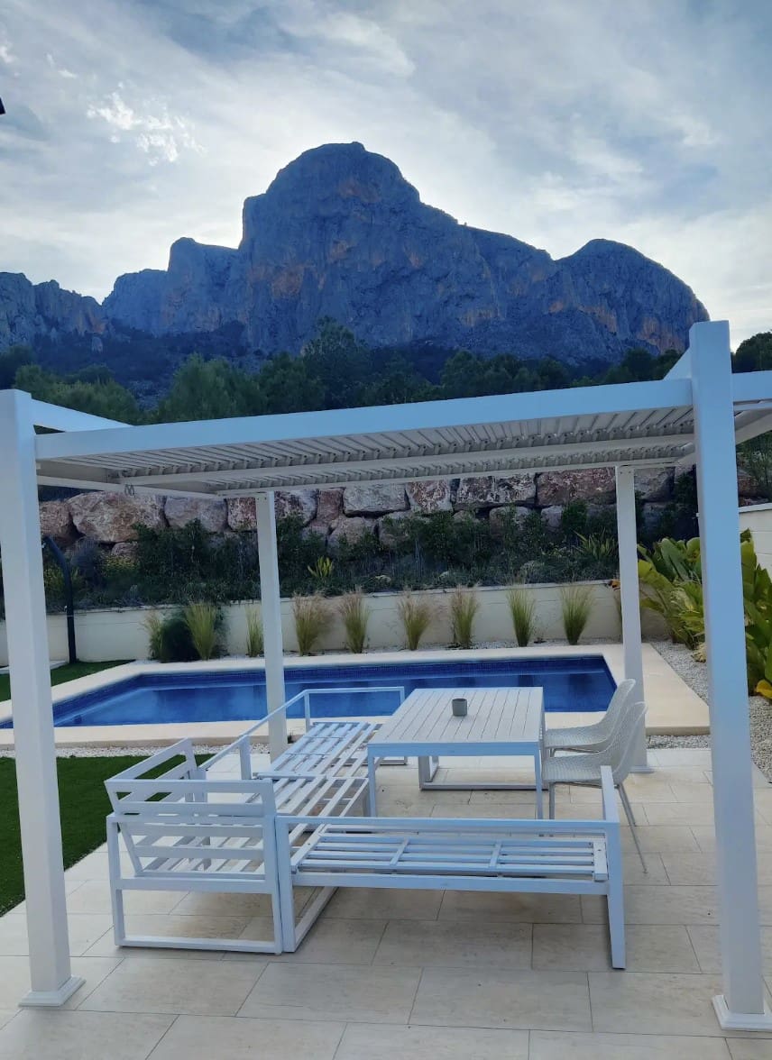 3 bedroom Villa for sale in Polop with pool garage - € 625,000 (Ref: 8511220)