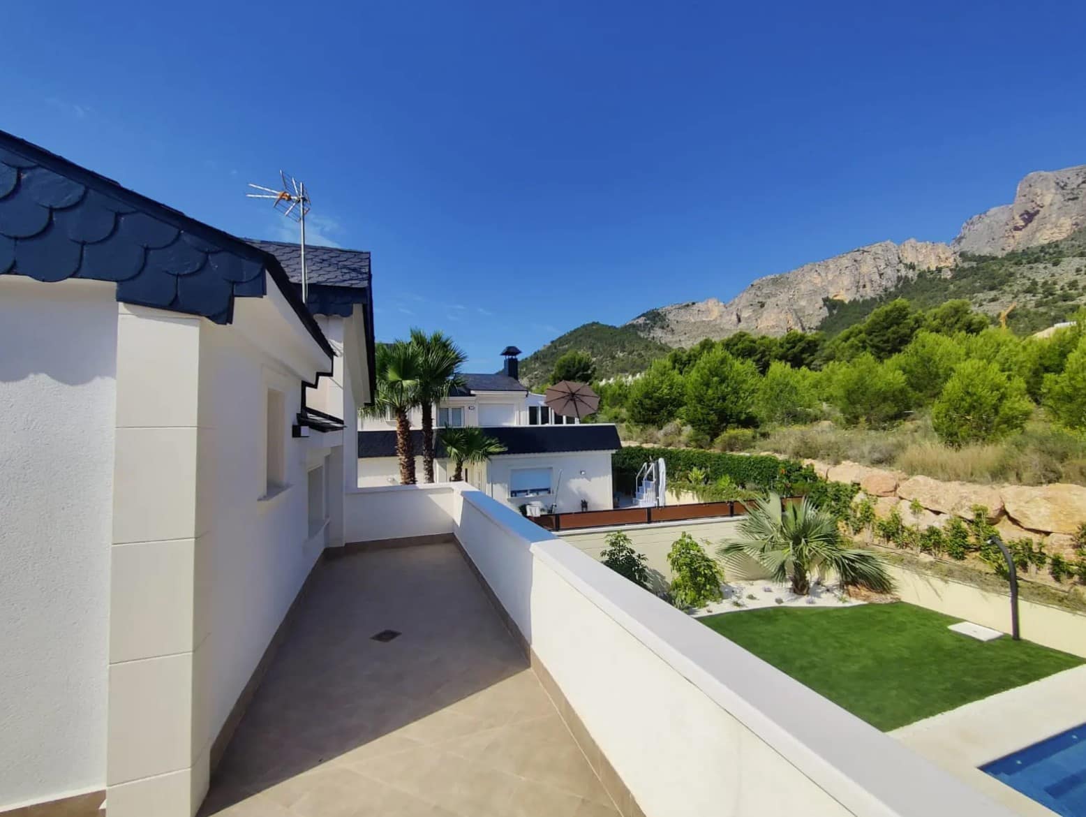 3 bedroom Villa for sale in Polop with pool garage - € 625,000 (Ref: 8511220)