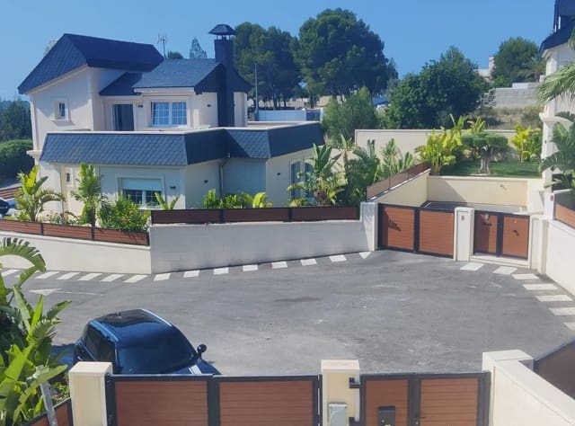 3 bedroom Villa for sale in Polop with pool garage - € 625,000 (Ref: 8511220)