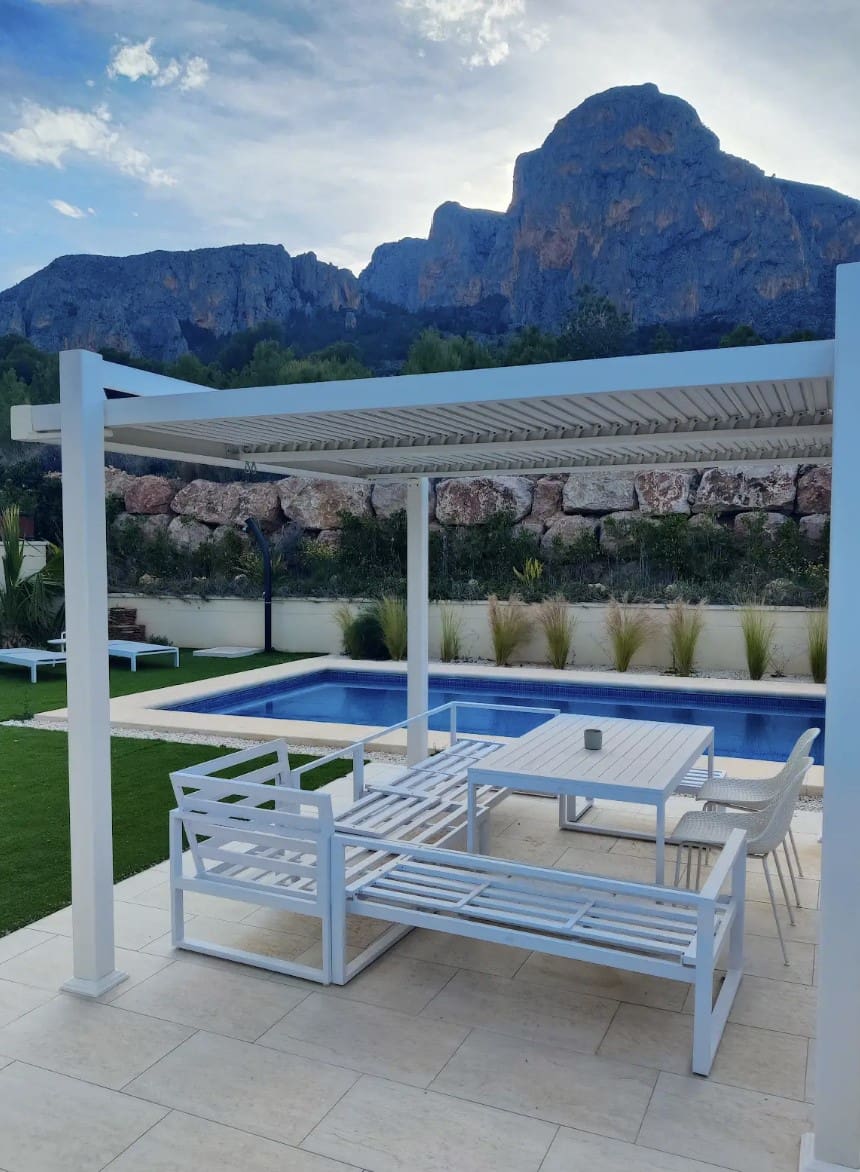 3 bedroom Villa for sale in Polop with pool garage - € 625,000 (Ref: 8511220)