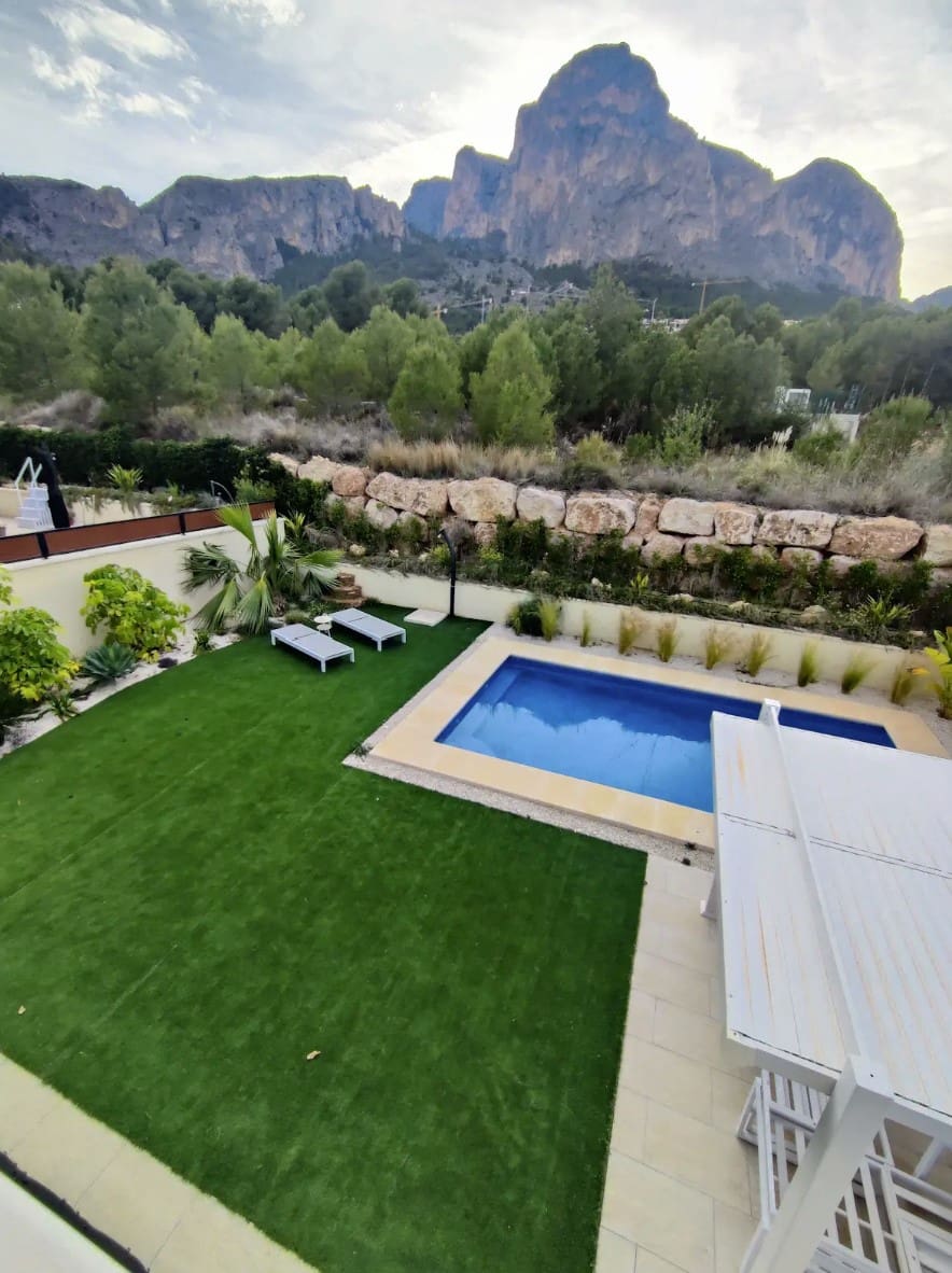 3 bedroom Villa for sale in Polop with pool garage - € 625,000 (Ref: 8511220)