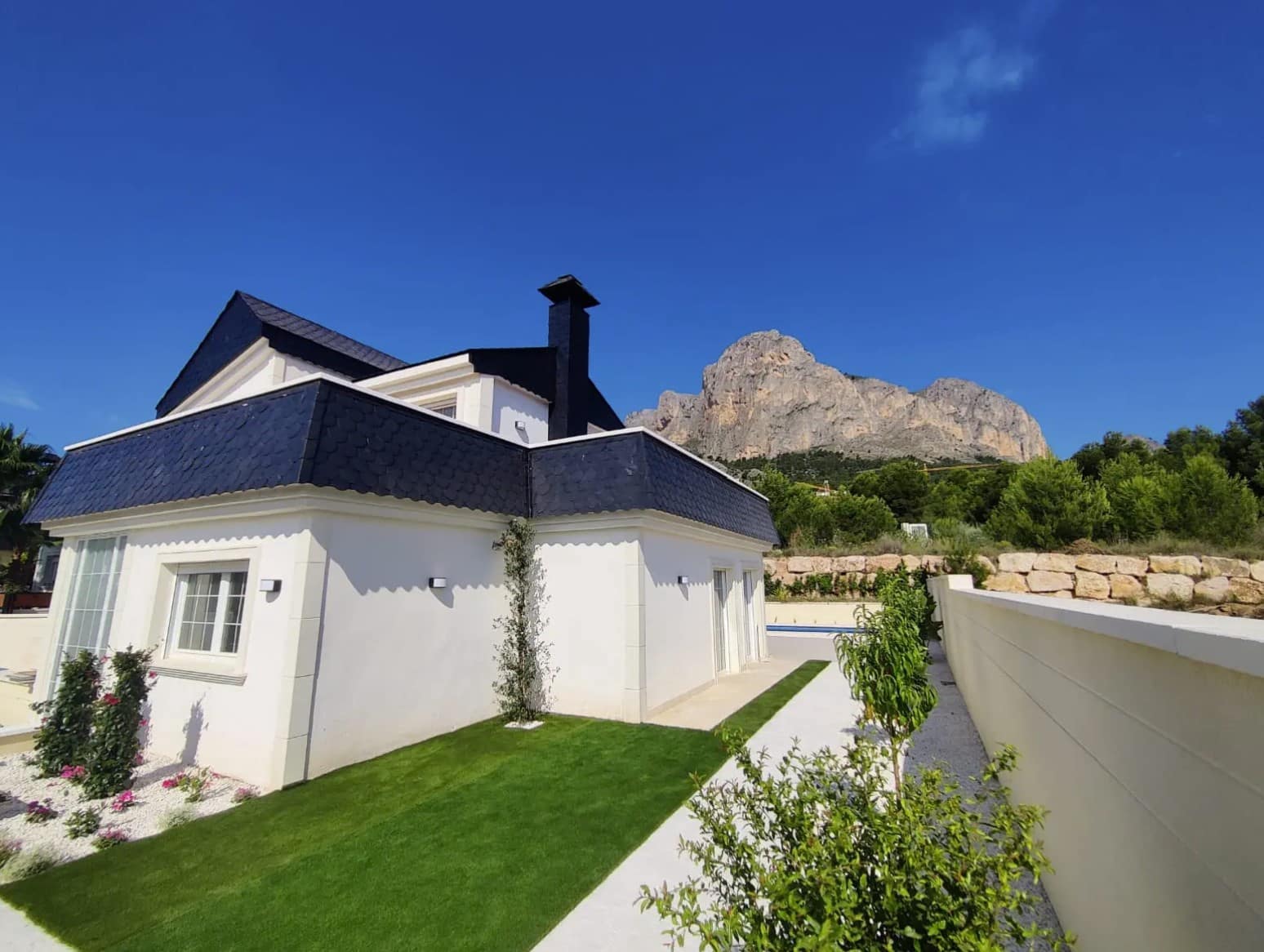 3 bedroom Villa for sale in Polop with pool garage - € 625,000 (Ref: 8511220)