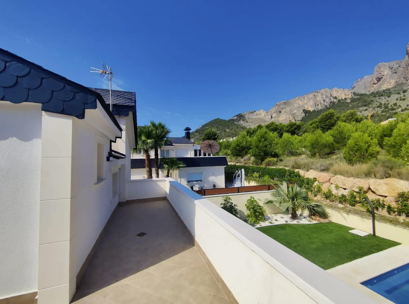 3 bedroom Villa for sale in Polop with pool garage - € 625,000 (Ref: 8511220)