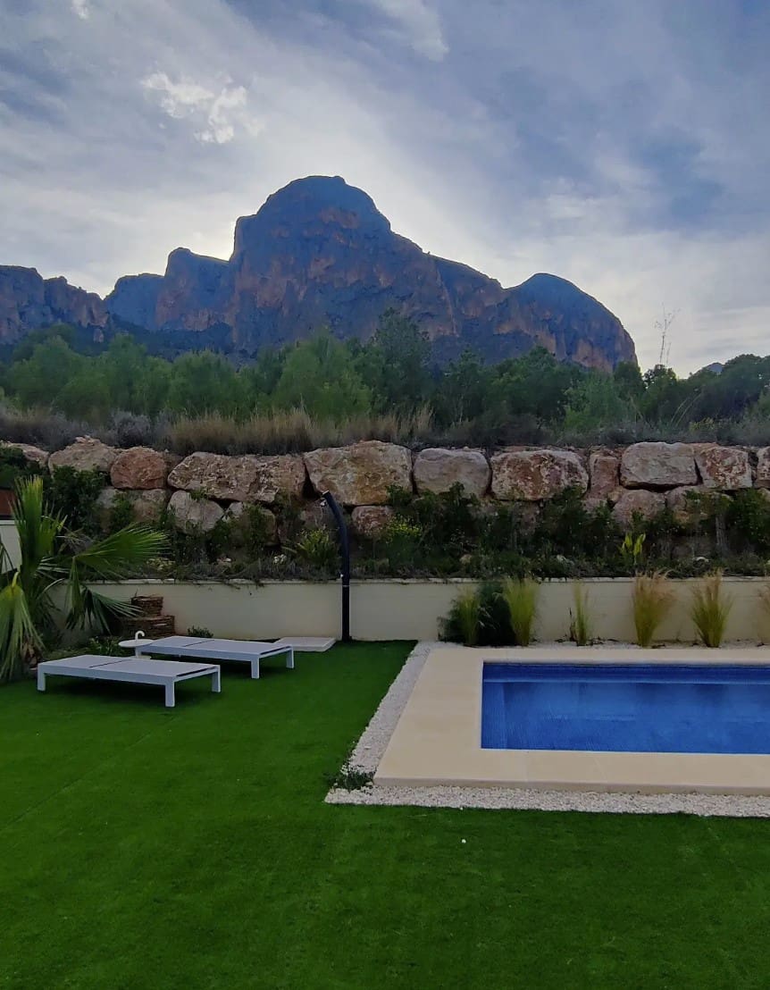 3 bedroom Villa for sale in Polop with pool garage - € 625,000 (Ref: 8511220)