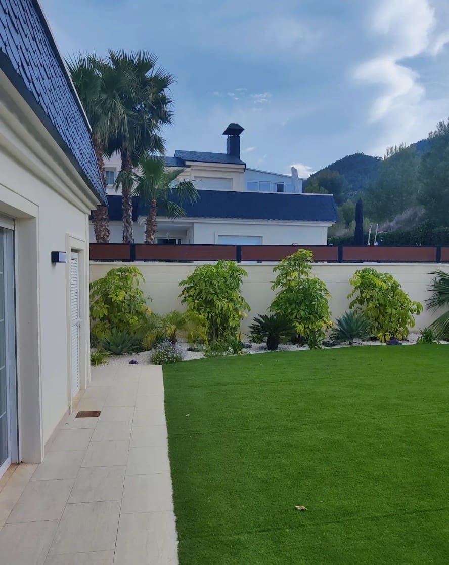 3 bedroom Villa for sale in Polop with pool garage - € 625,000 (Ref: 8511220)