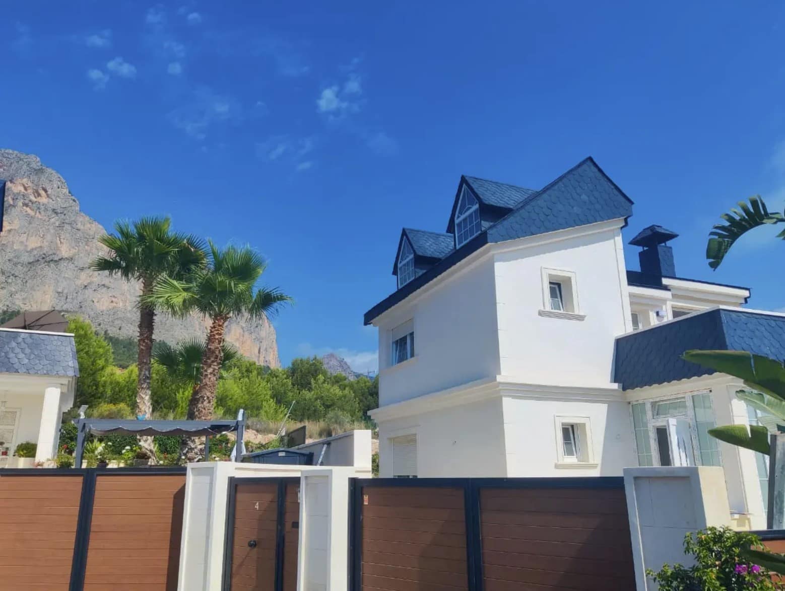 3 bedroom Villa for sale in Polop with pool garage - € 625,000 (Ref: 8511220)