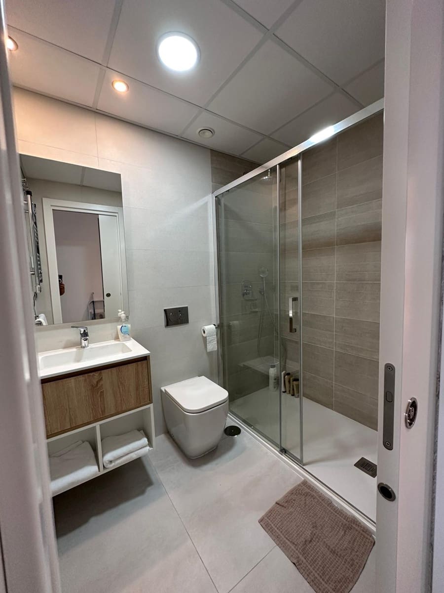 3 sypialnia Apartament do wynajęcia w Benidorm z basenem garażem - 2 350 € (Ref: 8816934)