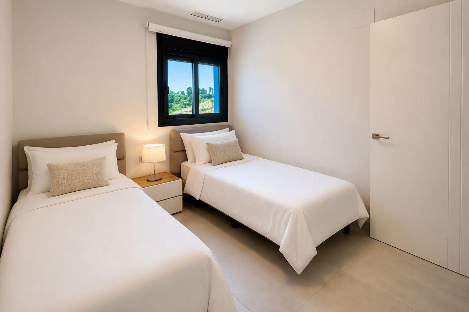 3 sypialnia Apartament do wynajęcia w Benidorm z basenem garażem - 2 350 € (Ref: 8816934)
