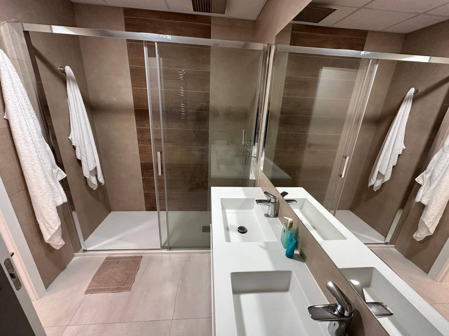 3 sypialnia Apartament do wynajęcia w Benidorm z basenem garażem - 2 350 € (Ref: 8816934)