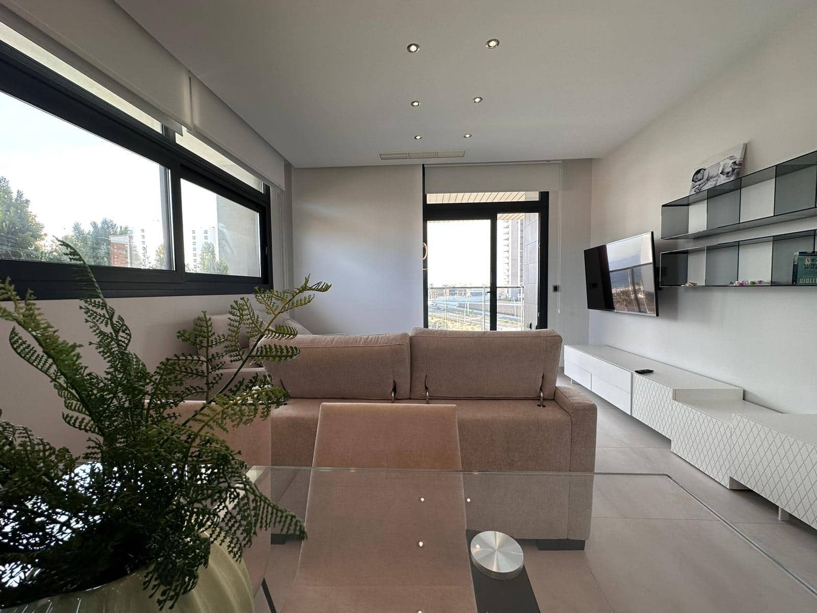 3 sypialnia Apartament do wynajęcia w Benidorm z basenem garażem - 2 350 € (Ref: 8816934)