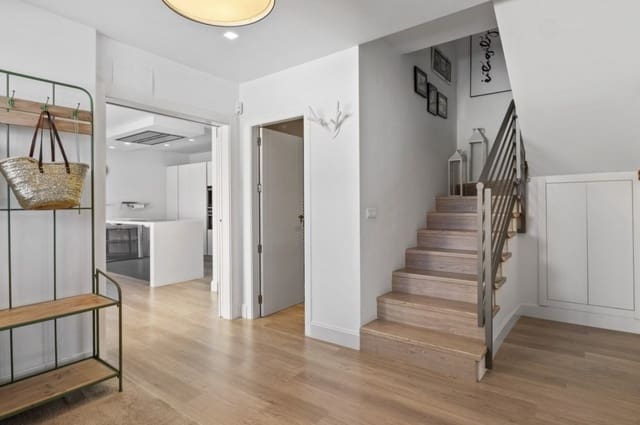 4 bedroom Villa for sale in Pueblo - Urbanizaciones, Alfaz del Pi / L'Alfàs del Pi with pool garage - € 598,000 (Ref: 8904945)